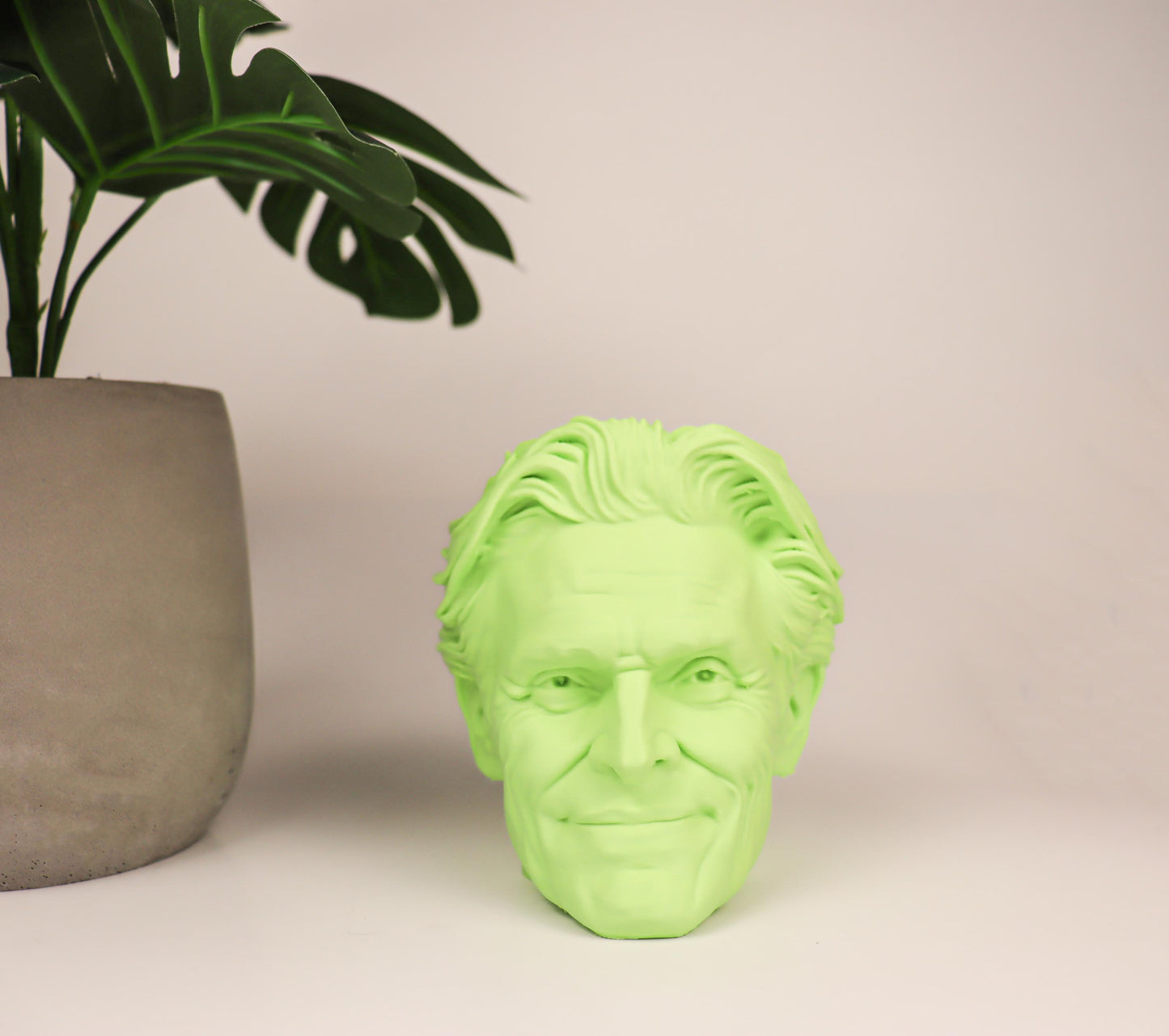 Willem Dafoe Planter